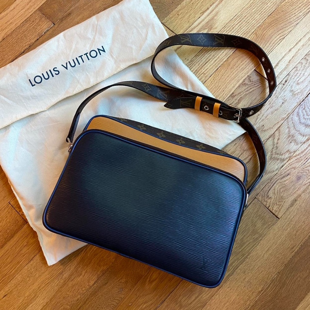 Nil Slim Epi Effect Leather Messenger Bag